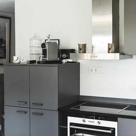2 Proche De La Gare Apartment